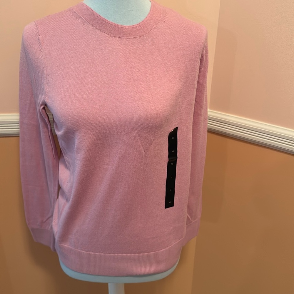 Powder pink long-sleeved sweater